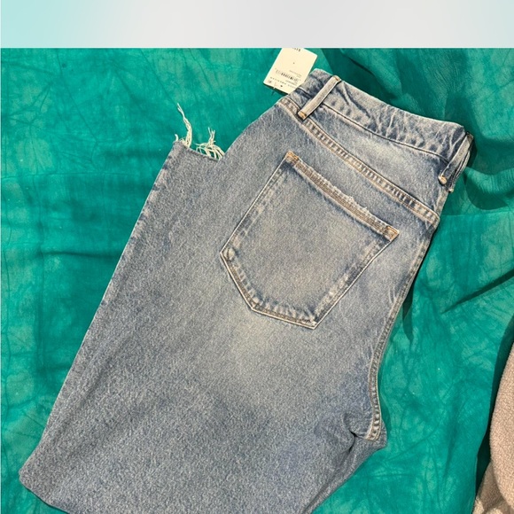 Distress Good American Jeans - Picture 5 of 7